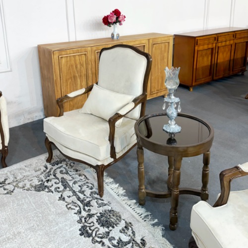 چیدمان مبل کلاسیک در منزل